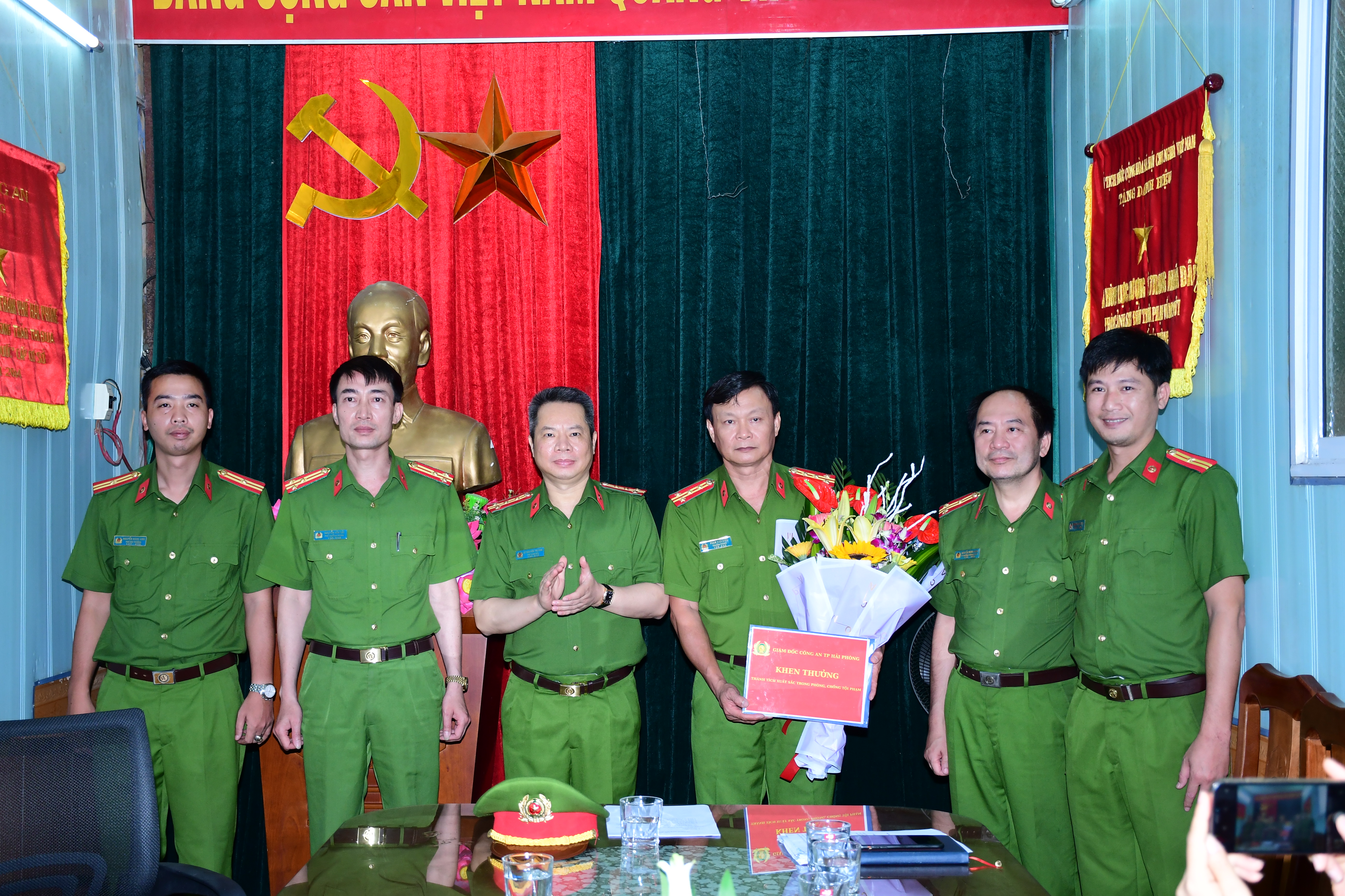 Khen thưởng Phòng Cảnh sát điều tra tội phạm về ma túy